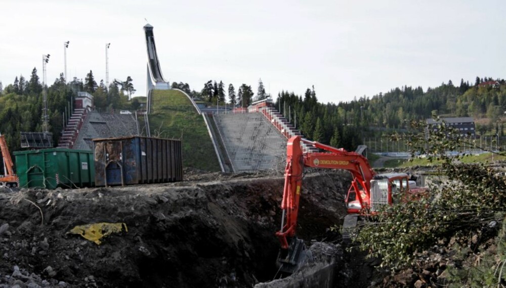 I løpet av et par måneder er hele den gamle Holmenkollbakken en saga blott. Det nye anlegget skal stå klart innen prøve-VM på ski i mars 2010.