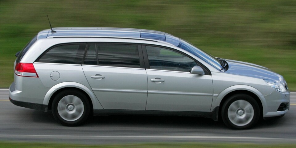SJEKK: Opel Vectra er en stor familiebil med mye plass, som kan fås til ganske gunstige priser. Men husk å sjekke understell/styring og avgasser.
