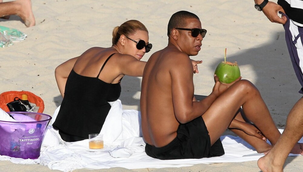 BABYFRI: Mens barnepleiersken passet vesle Blue Ivy, benyttet Beyoncé og Jay-Z anledningen til å nyte strandlivet.