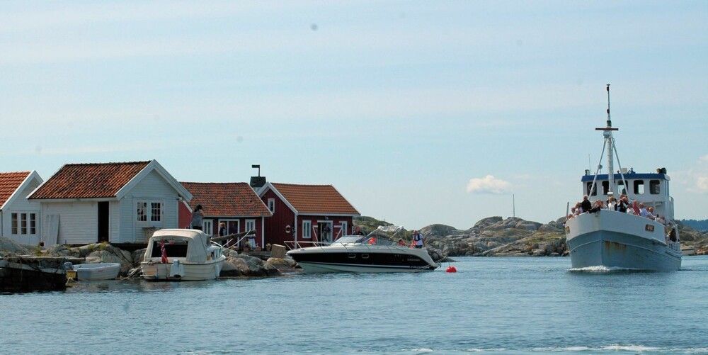 ULVØYSUND: For reisende vestfra er Ulvøysund starten på Blindleia. Her er det legendariske MS Øya som passerer gjennom den kjente uthavna, rutebåten går i daglig i passasjertrafikk mellom Kristiansand og Lillesand.