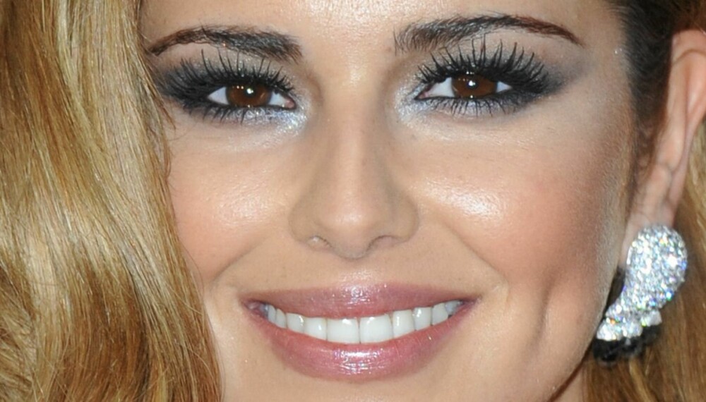 VAKKERT BLIKK: Cheryl Cole (og makeupartisten hennes) kan alle triksene i boka.