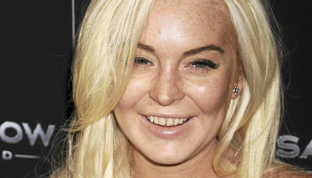 LIKE BLID: Lindsay Lohan på premiere - med gule tenner og utsikter til en ubetinget dom neste uke.