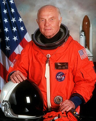 I 1998 gjennomførte Glenn romferd nummer to, 77 år gammel, i romfergen Discovery. Før astronautkarrieren var Glenn marineflyger, og gjennomførte 59 tokt i Det sørlige Stillehavet under 2. verdenskrig.