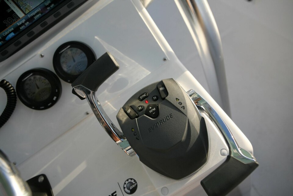 STANDARD: Evinrudes ICON-styring blir nå standard på E-Tec-modellene fra 150 hester og oppover. Den neste generasjonen av disse motorene er på vei, men vi sannsynligvis vente til neste år før vi får se dem.