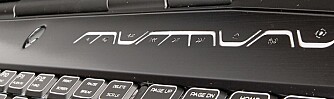 ORIGINALT: Hurtigknappene og fonten på tastaturet ligner ikke noe vi har sett før, og bidrar til å skille maskinen ut fra massene.