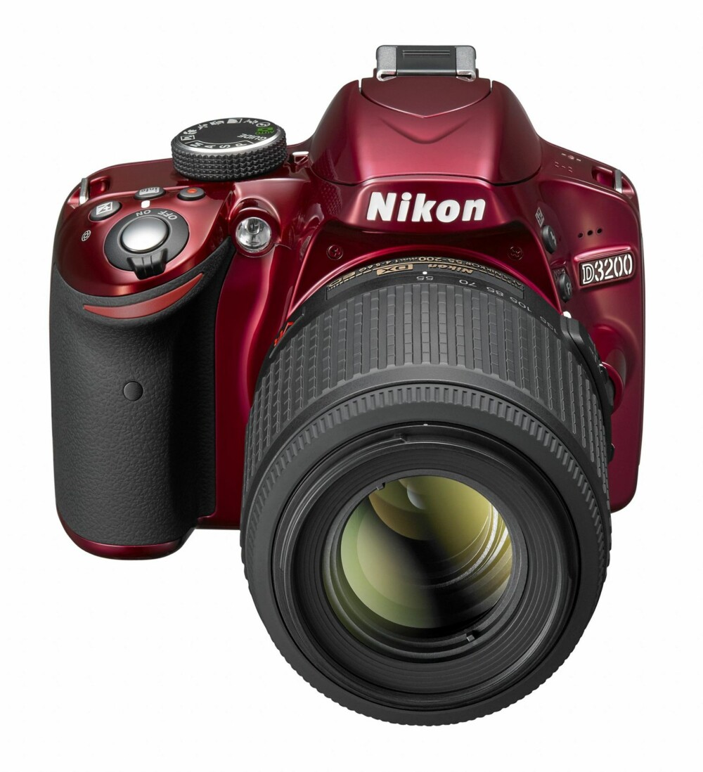 FARGERIK: Nikon D3200 leveres også i en rød variant.