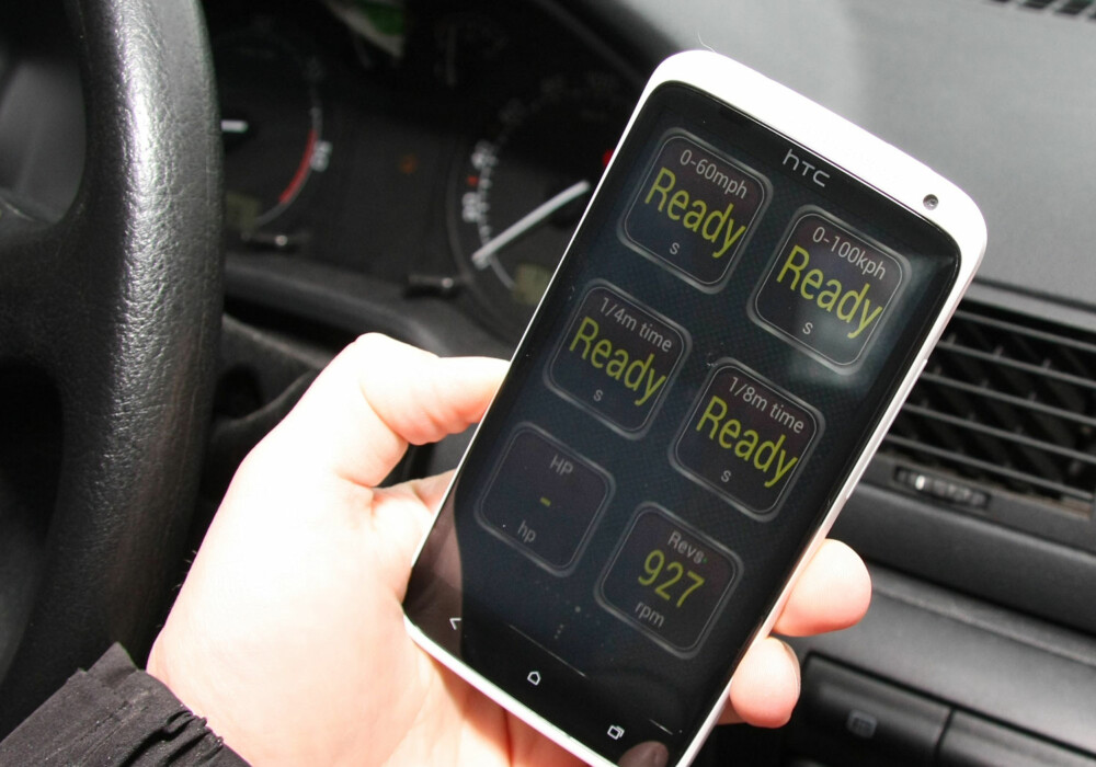 SJEKK HASTIGHETER: Med appen kan du for eksempel sjekke hvor raskt bilen din går fra null til hundre.