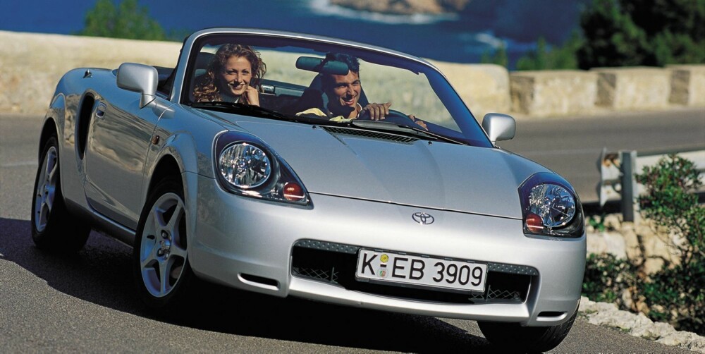 LITEN: Toyota MR-2. FOTO: Toyota LITEN: Toyota MR-2. FOTO: Toyota