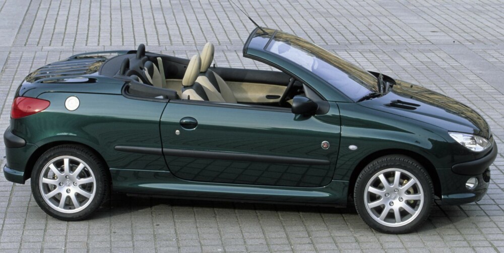 LITEN: Peugeot 206 CC. FOTO: Peugeot LITEN: Peugeot 206 CC. FOTO: Peugeot