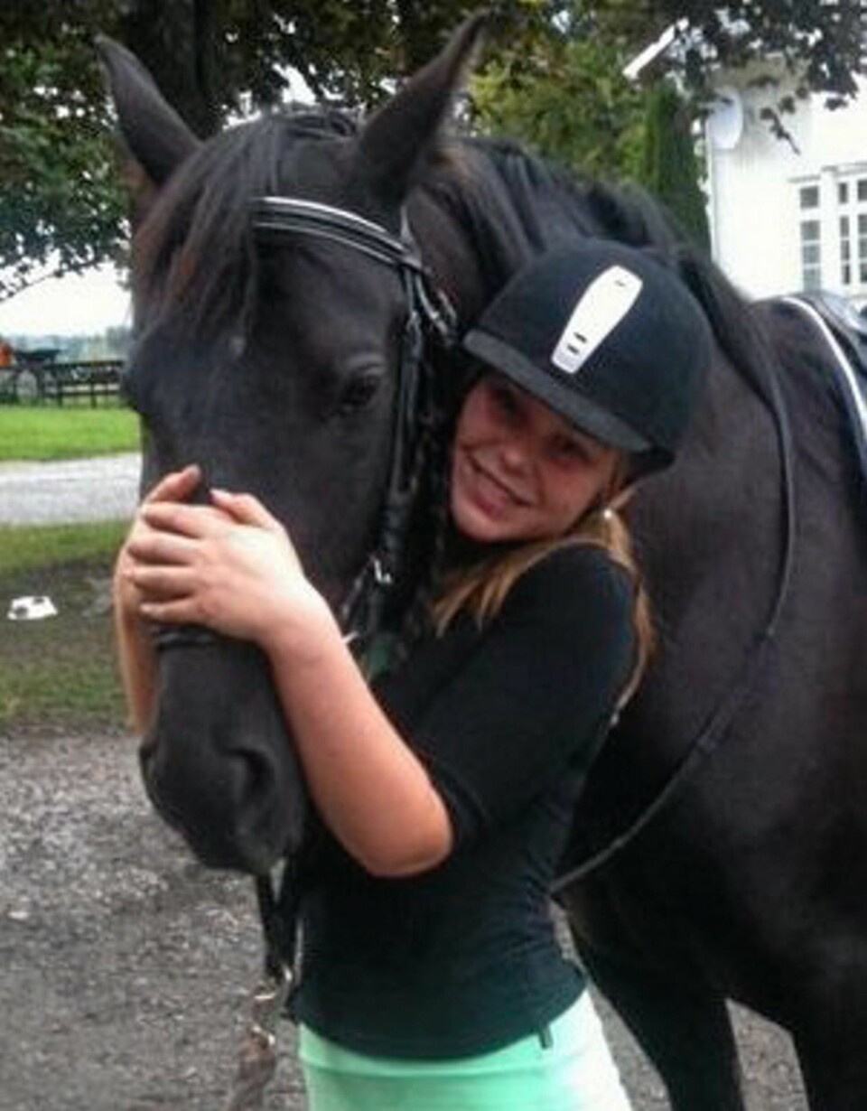 VINNEREN: Her er Eva avbildet med hesten Billy.