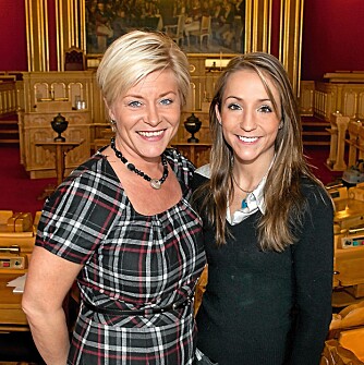 FREMADSTORMENDE: Mette er Stortingets yngste representant, og det er Fremskritts­partiets partileder Siv Jensen stolt av. Her fra da Mette ble valgt inn på Stortinget i 2009.