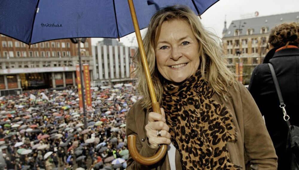 I REGNVÆRET: Elisabeth Andreassen satte stor pris på å oppleve den gode stemningen på Youngstorget i Oslo.