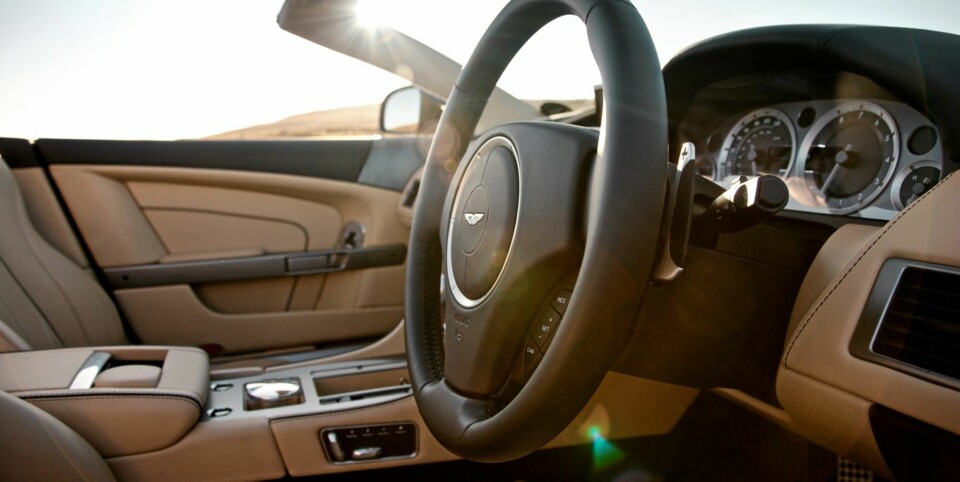 FØRERMILJØ: Aston Martin Virage Volante