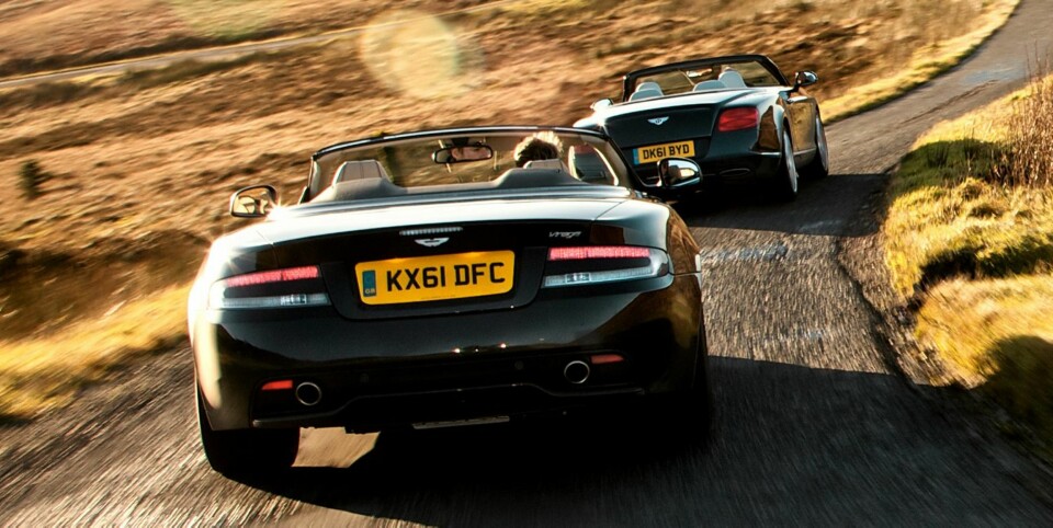 PÅ VEI: Bak rattet på disse bilene tåler man mange, mange mil.