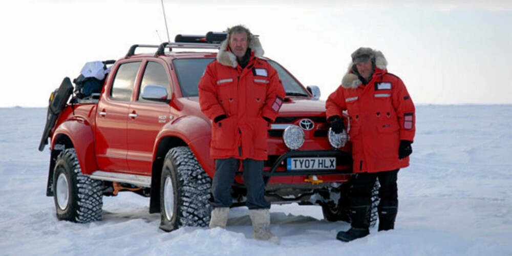 NORDPOLEN: Jeremy Clarkson og James May på vei til den magnetiske nordpol i 2007. Foto: Arctic Trucks