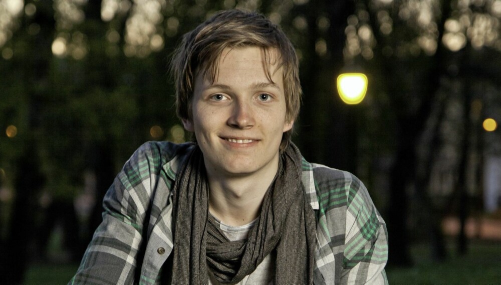 FORDOMSFRI: Mathias Augestad Ambjør håper hans rolletolkning av Måne i «Hotel Cæsar» kan bidra til å endre folks holdninger til homofile.