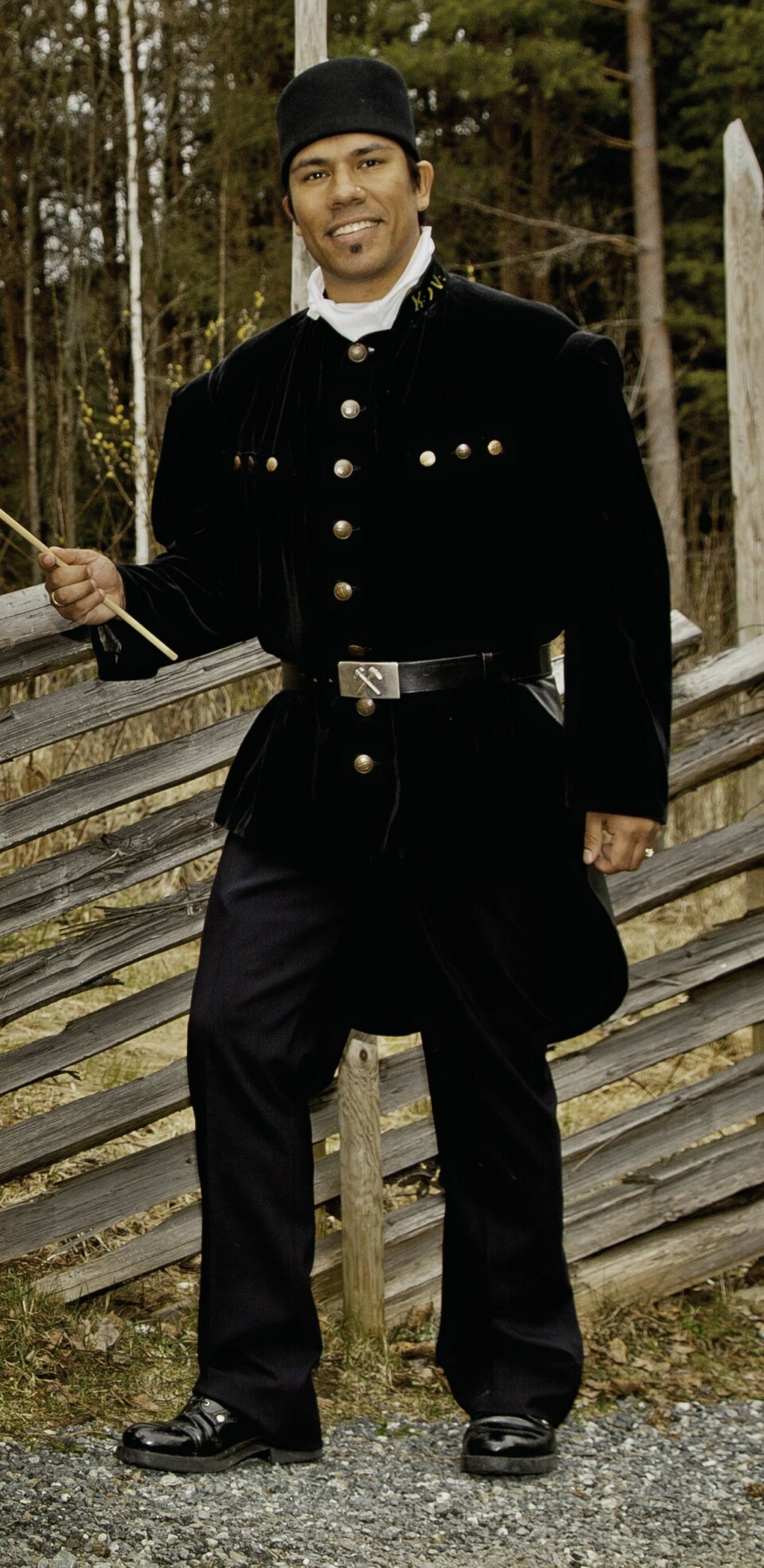FOR UNIFORMSAKTIG: Bergmannsdrakta blir for militær for NRKs sending.