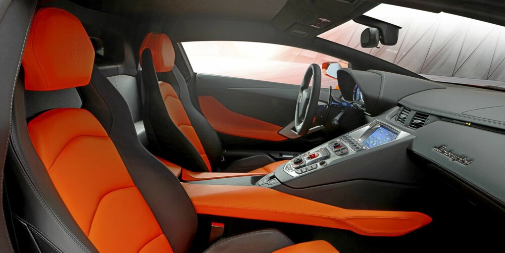 MÅ OPPLEVES: Lamborghini-sjefen sier at bilen må kjøres for å få det rette inntrykket. Vi tviler ikke. MÅ OPPLEVES: Lamborghini-sjefen sier at bilen må kjøres for å få det rette inntrykket. Vi tviler ikke.