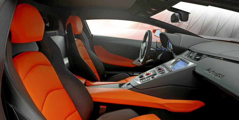 MÅ OPPLEVES: Lamborghini-sjefen sier at bilen må kjøres for å få det rette inntrykket. Vi tviler ikke.
