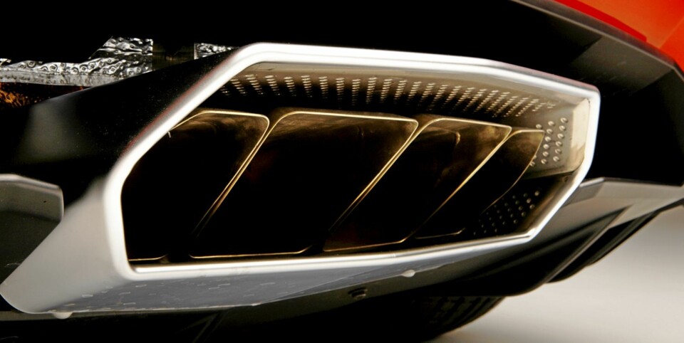 VARIABELT VOLUM: Eksosanlegget består av lav- og høyvolumspotter. På den måten kan du brumme stille gjennom bygatene og riste tunellene utenfor byen i filler.