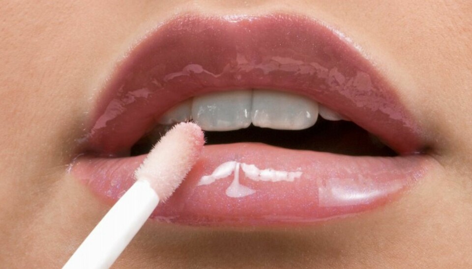 AVHENGIG: Du blir ikke avhengig i ordets rette forstand av verken lipgloss eller leppepomade, men det føles ofte slik!