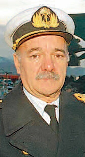Kommandør Héctor Bonzo på ARA General Belgranos måtte svømme 100 meter gjennom iskalde bølger.