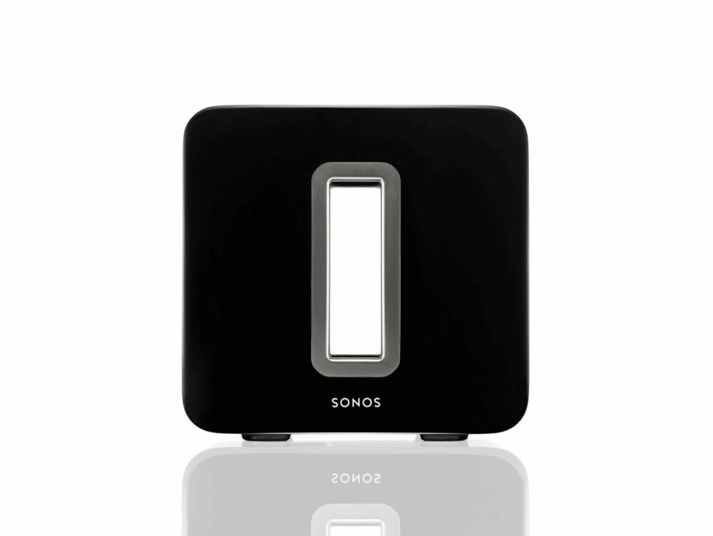SKULPTUR: Sonos SUB har fått et flott og skulpturelt design. Denne trenger du ikke å gjemme bort.