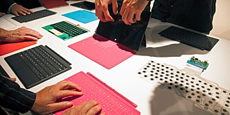 TASTATUR: Dekselet på Microsoft Surface får et tastatur integrert. Basert på bilder og video vi har sett, ser det ut til at dekselet festes ved hjelp av magneter. Ikke helt ulikt iPad altså.
