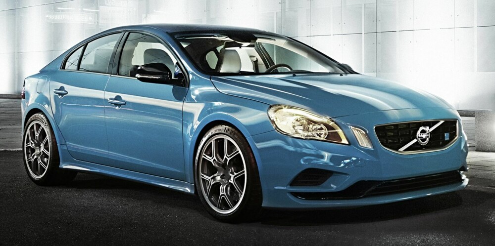 UTFORDRER: Volvo S60 Polestar utfordrer de hvasseste klassekameratene fra konkurrentene Mercedes, BMW og Audi. Foto: Patrik Johall UTFORDRER: Volvo S60 Polestar utfordrer de hvasseste klassekameratene fra konkurrentene Mercedes, BMW og Audi. Foto: Patrik Johall