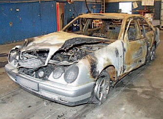 Eieren av denne Mercedesen trodde han kunne skjule alle bilens skavanker ved å brenne den opp og deretter håve inn et fett beløp for en «strøken», bortkommen kjerre. Han tok grundig feil.