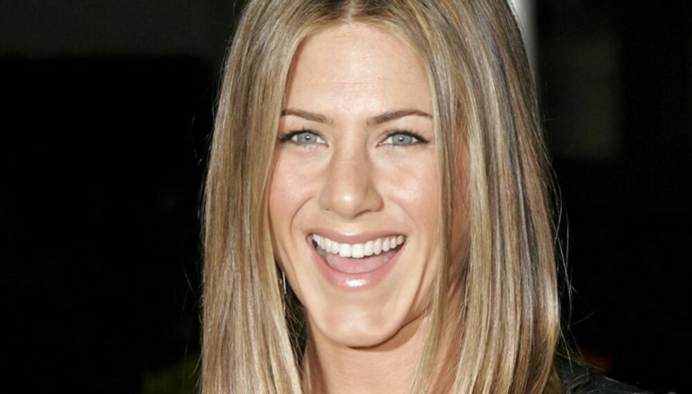 LYKKEN SMILER: Jennifer Aniston er endelig lykkelig igjen - tre år etter skilsmissen