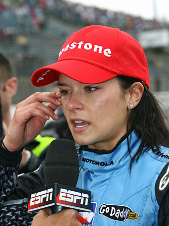 Tårene kom da Danica Patrick vant sitt første Indy Car-løp i vår.