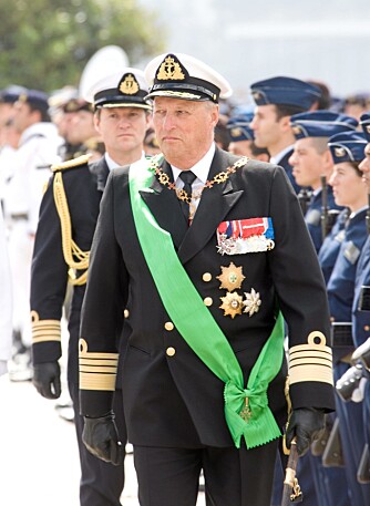 INVITERER: Kong Harald fant tonen med Portugals president og inviterer på skipsmiddag under statsbesøket.