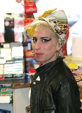 Amy Winehouse med sin blonde manke