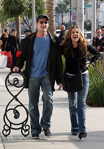 Charlie Sheen og Brooke Mueller Charlie Sheen og Brooke Mueller