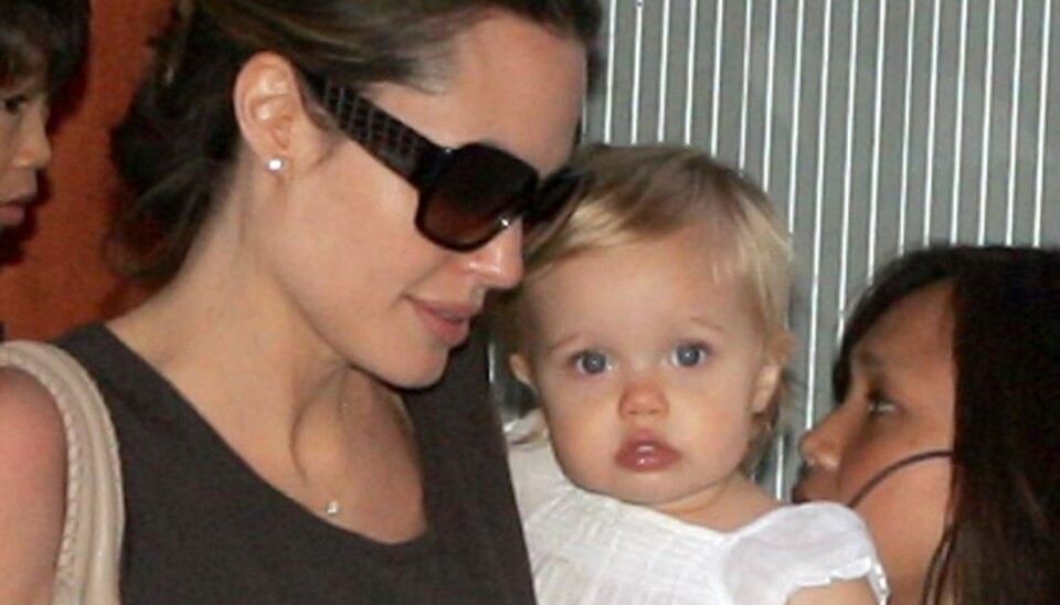 Angelina Jolie med datteren Shiloh på armen