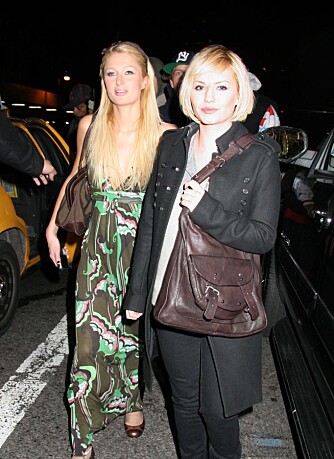 Paris Hilton og Elisha Cuthbert Paris Hilton og Elisha Cuthbert