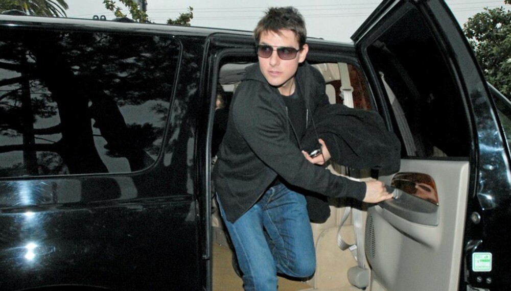 TRYGG TRAFIKK: Tom Cruise tar ingen risikoer når det gjelder kjøretøy. Familien kjører rundt i doninger som tåler en støyt.