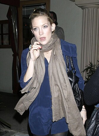 Kate Hudson har spist middag med en venninne Kate Hudson har spist middag med en venninne