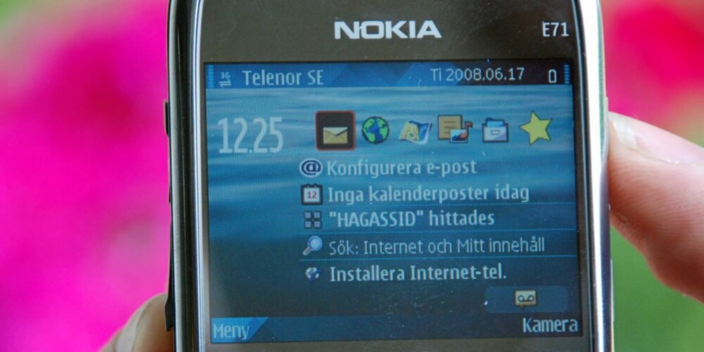 Nokia e71 med det nye startbildet.