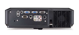 PJ758 bak.jpg:
Mangler viktige tilkoblinger: PJ758 ha verken DVI eller HDMI-innganger. Dette betyr at det kun er analoge alternativer på tilkoblingssiden.