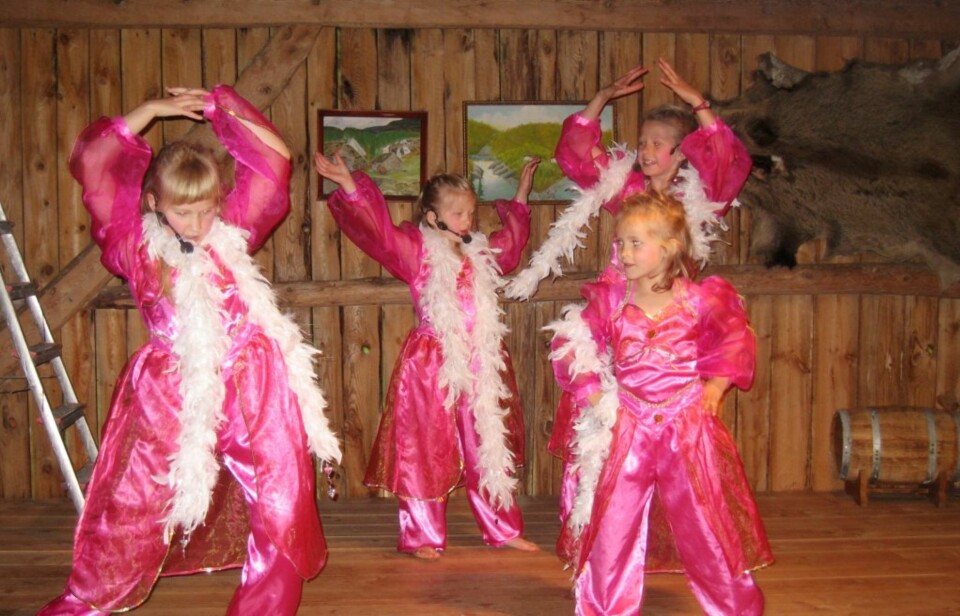 Trår til for lillebror