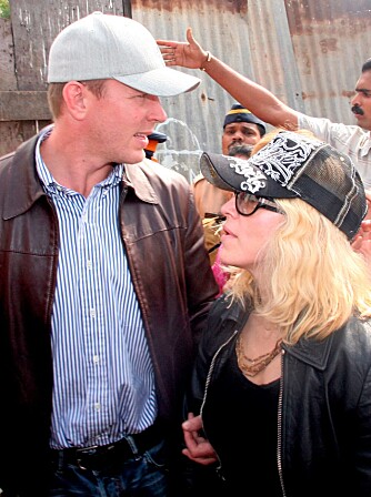 BEHOLDER FASADEN: Madonna og Guy Ritchie viser seg sammen innimellom for å unnslippe rykter om brudd BEHOLDER FASADEN: Madonna og Guy Ritchie viser seg sammen innimellom for å unnslippe rykter om brudd