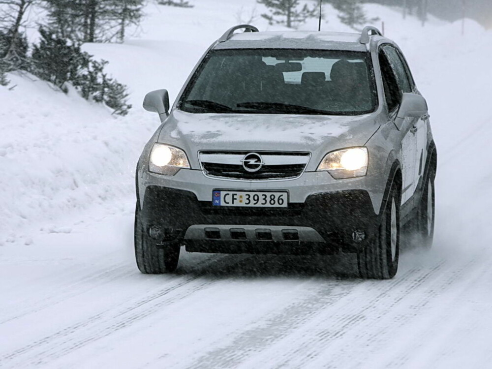 MEN: Opel Antara har ikke problemer med snøføre. Sjåføren, derimot, kan ofte feilberegne.