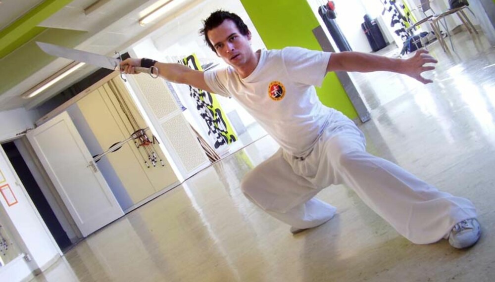 Kim Gibson sparker hardere enn folk flest, selv om kung fu-grenen han er ekspert i er uten nærkontakt.  Foto: Therese Eskelund