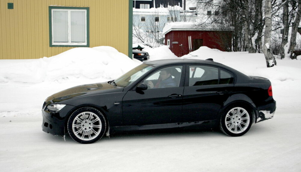 En coupé er upraktisk, selv om det ser veldig bra ut. En sedans mer praktiske karosseri gir alle de rette argumentene for å kjøpe. Foto: Automedia En coupé er upraktisk, selv om det ser veldig bra ut. En sedans mer praktiske karosseri gir alle de rette argumentene for å kjøpe. Foto: Automedia