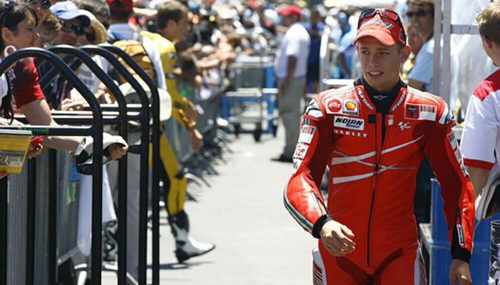 Casey Stoner leder MotoGP overlegent etter halvkjørt sesong. (Foto: Sutton)