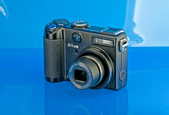 Coolpix P5100 er kameraet for dem som vil ha litt større kontroll med bildene de tar uten å ta steget opp til speilrefleks.