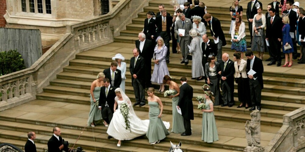 CELEBRE GJESTER: Mange av kongefamiliens medlemmer var til stede i bryllupet til Bryllupet til Autumn Kelly og Peter Phillips. På bildet kan man blant annet se dronning Elizabeth og prins Philip, prins Charles og Camilla, prins Harry og prinsesse Beatrice.