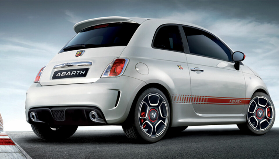 Med tøff styling, fast understell, sportslig interiør og en 135-hesters turbomotor skal Fiat 500 Abarth både minne oss om tidligere tiders Abarth-legender, og være en topp moderne morobil.